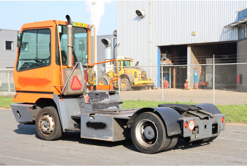Terberg YT182 - 码头牵引车:图5 Terberg YT182 - 码头牵引车:图5