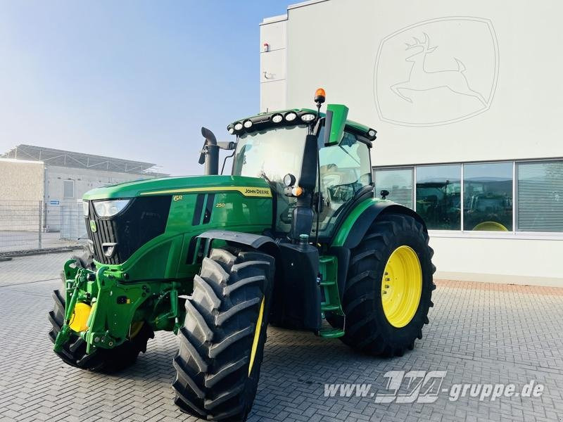 John Deere 6R 250 - 拖拉机:图2 John Deere 6R 250 - 拖拉机:图2