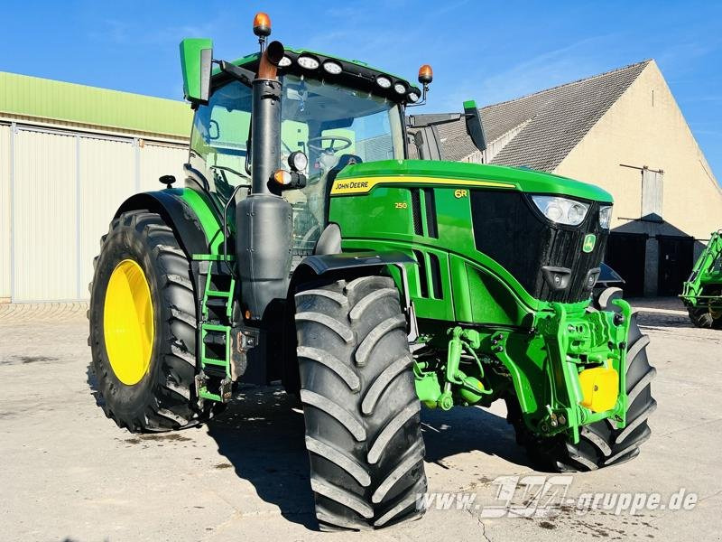 John Deere 6R 250 - 拖拉机:图2 John Deere 6R 250 - 拖拉机:图2
