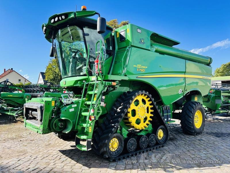 John Deere S790 - 联合收割机:图1 John Deere S790 - 联合收割机:图1