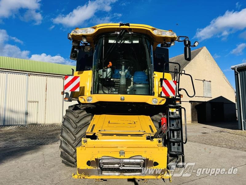 New Holland CR8080 - 联合收割机:图2 New Holland CR8080 - 联合收割机:图2