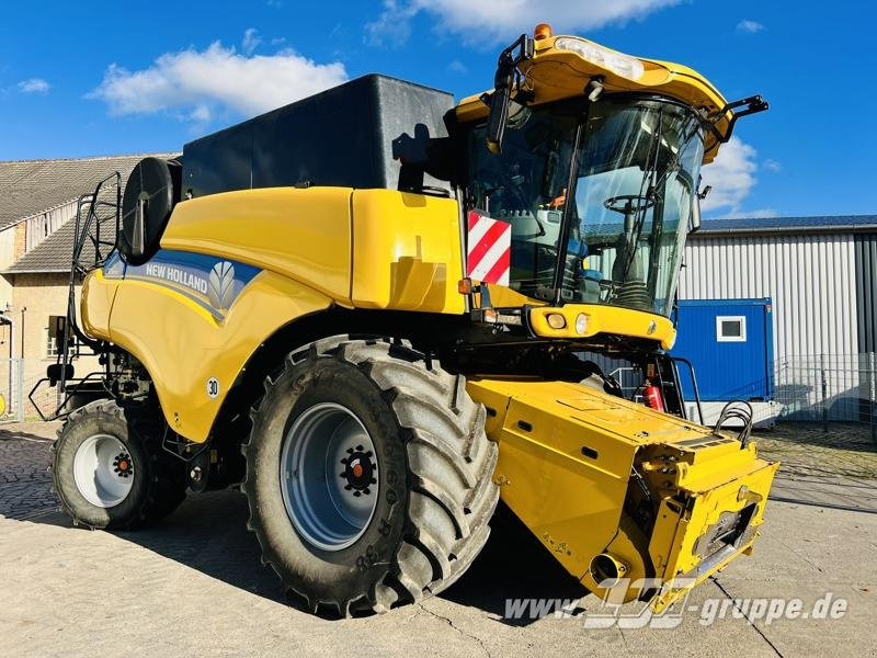 New Holland CR8080 - 联合收割机:图3 New Holland CR8080 - 联合收割机:图3