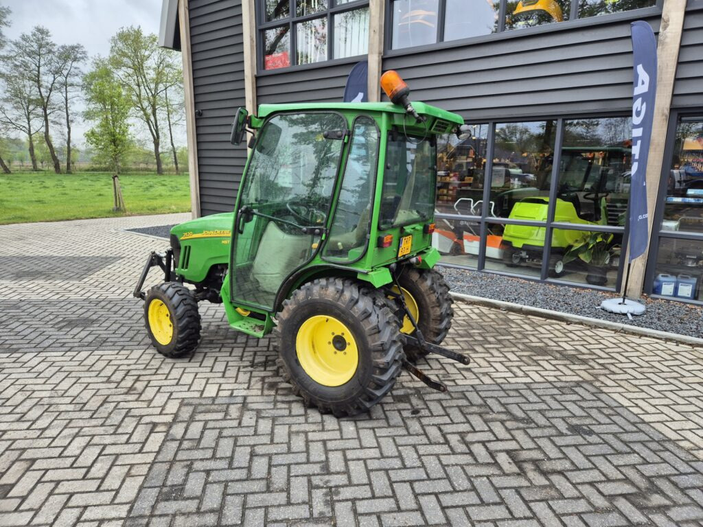 JOHN DEERE 2520 - 紧凑型拖拉机:图3 JOHN DEERE 2520 - 紧凑型拖拉机:图3
