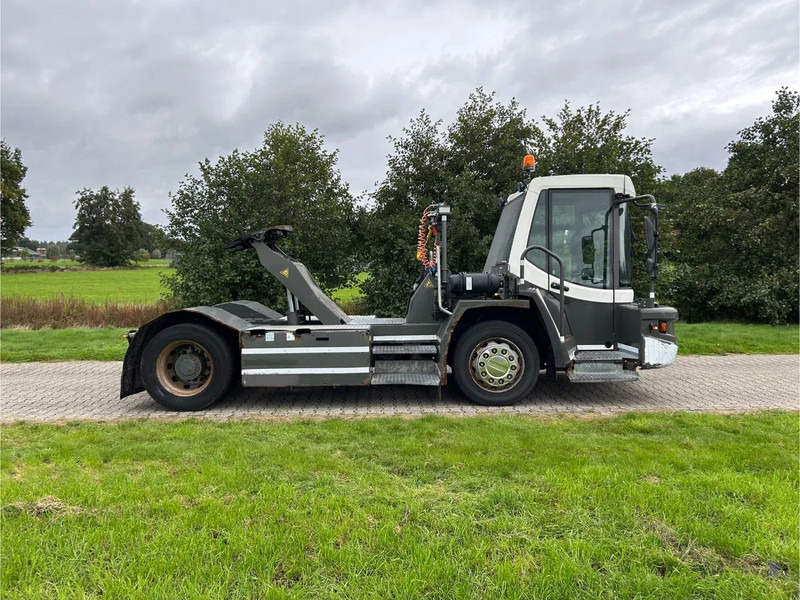 Terberg DT 183 | DISTRIBUTION TERMINAL | 8949 HOURS !!!! | LOW STEPS - 码头牵引车:图4 Terberg DT 183 | DISTRIBUTION TERMINAL | 8949 HOURS !!!! | LOW STEPS - 码头牵引车:图4