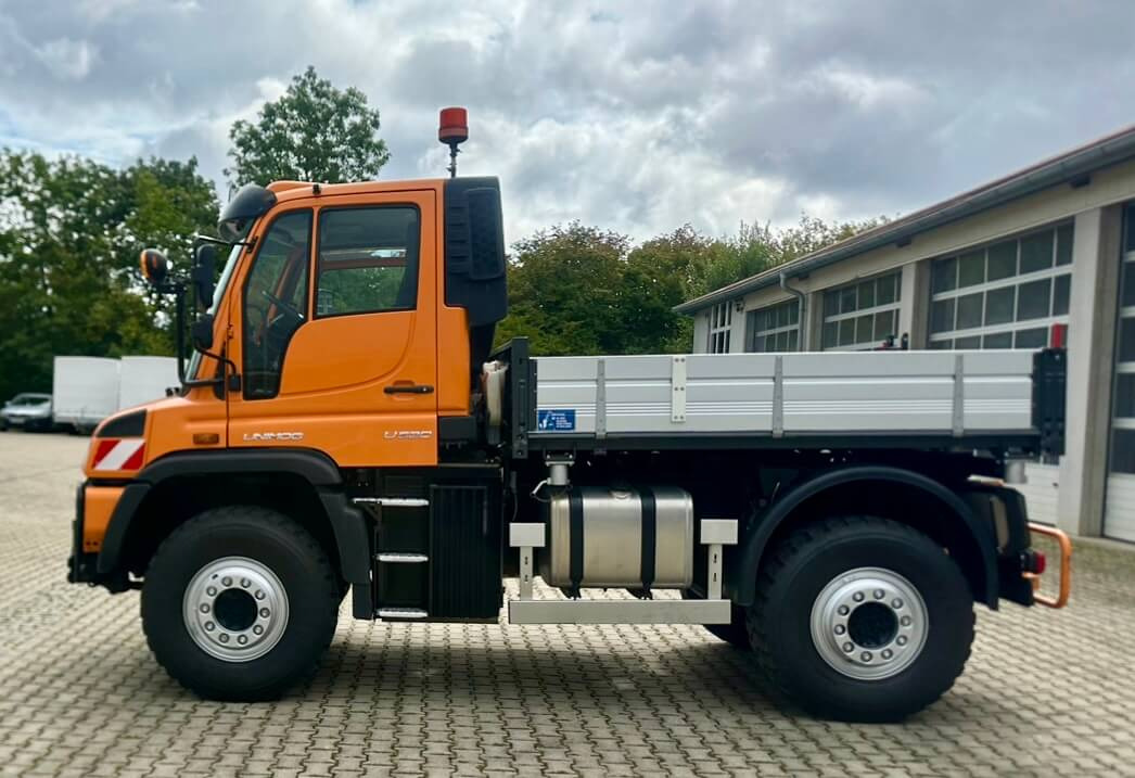 Unimog 530 - U530 405 44301 Mercedes Benz 405 - 市政/ 专用车辆:图2 Unimog 530 - U530 405 44301 Mercedes Benz 405 - 市政/ 专用车辆:图2