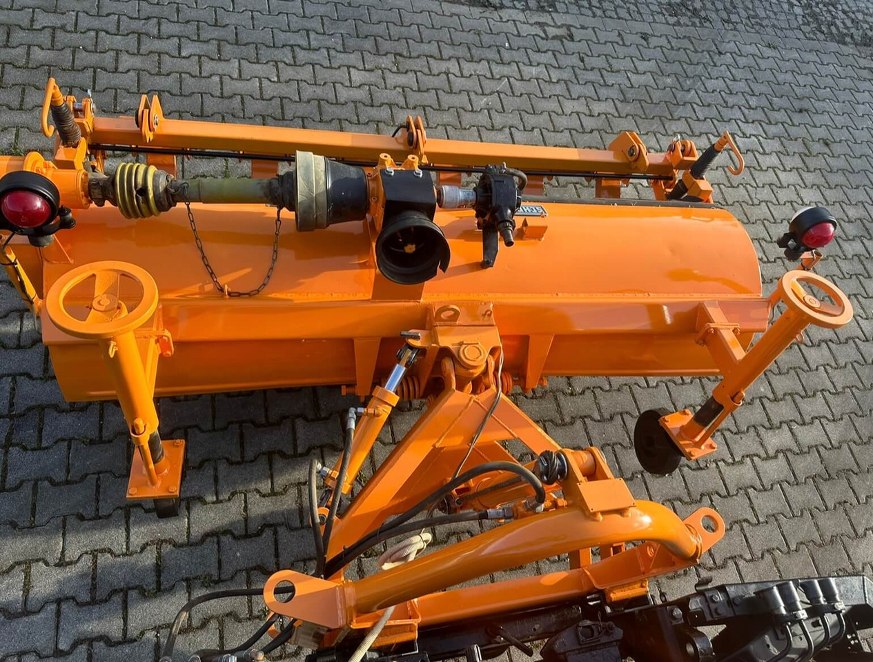 Unimog Frontanbaukehrbesen Schmidt VKS4.2 - 扫地机:图4 Unimog Frontanbaukehrbesen Schmidt VKS4.2 - 扫地机:图4