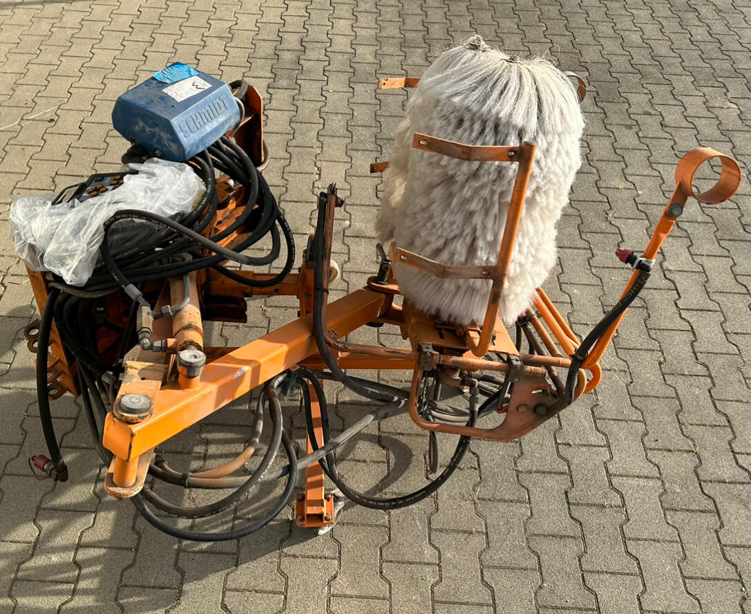 Unimog Leitpfostenwaschgerät Schmidt RPS-H - 扫地机:图3 Unimog Leitpfostenwaschgerät Schmidt RPS-H - 扫地机:图3