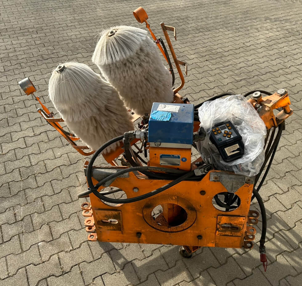 Unimog Leitpfostenwaschgerät Schmidt RPS-H - 扫地机:图5 Unimog Leitpfostenwaschgerät Schmidt RPS-H - 扫地机:图5