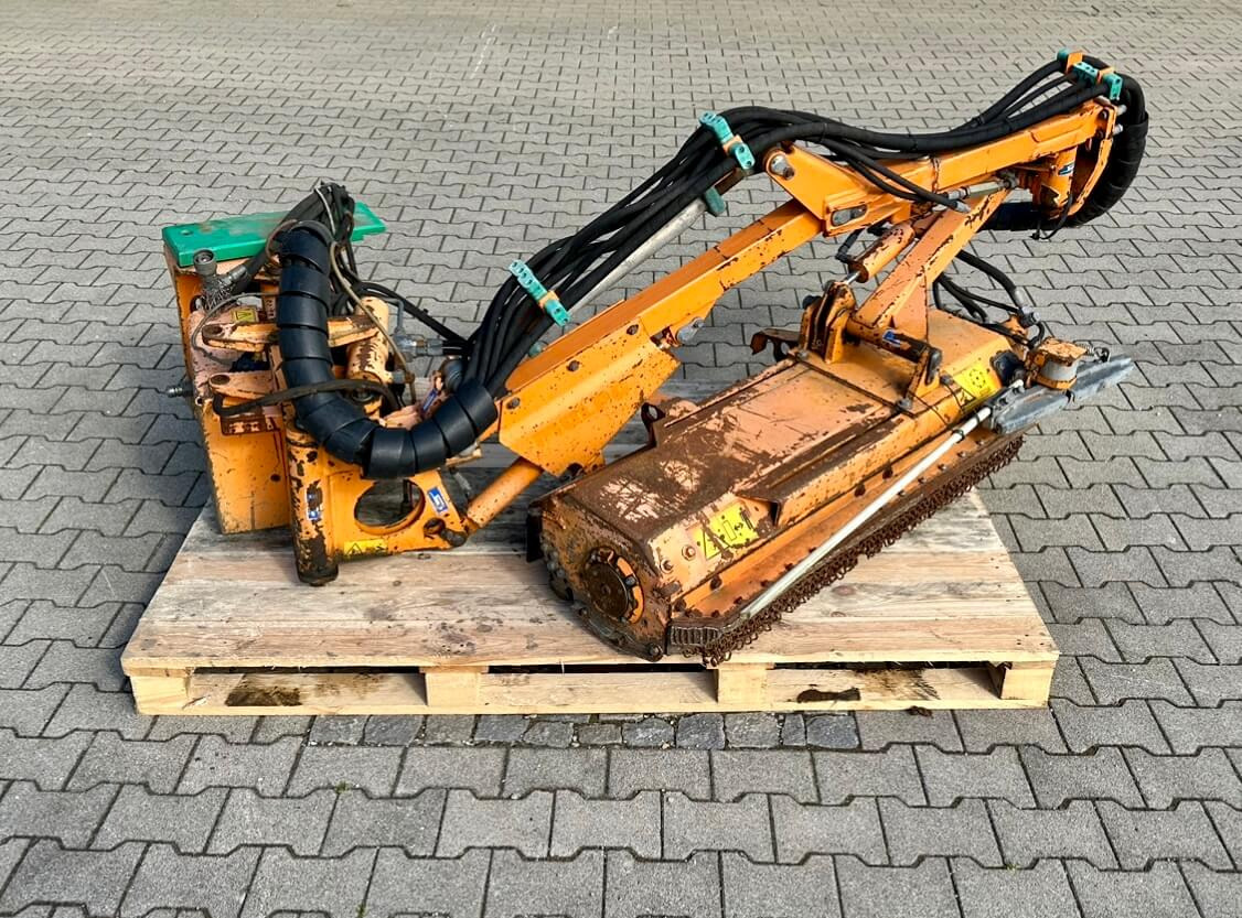 Unimog Randstreifenmulcher Mulag MRK 300 - 边缘割草机:图1 Unimog Randstreifenmulcher Mulag MRK 300 - 边缘割草机:图1