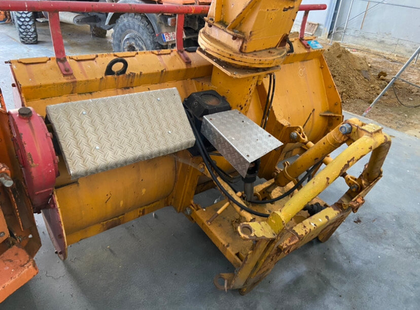 Unimog Schneefräse Overaasen T-70B - 推雪板:图4 Unimog Schneefräse Overaasen T-70B - 推雪板:图4