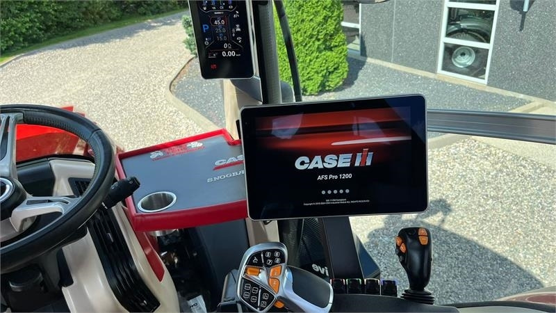 Case IH Optum 300 CVX AFS Connect med frontlift og SafeGua - 拖拉机:图4 Case IH Optum 300 CVX AFS Connect med frontlift og SafeGua - 拖拉机:图4