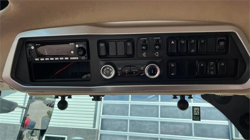 Case IH Optum 300 CVX AFS Connect med frontlift og SafeGua - 拖拉机:图5 Case IH Optum 300 CVX AFS Connect med frontlift og SafeGua - 拖拉机:图5