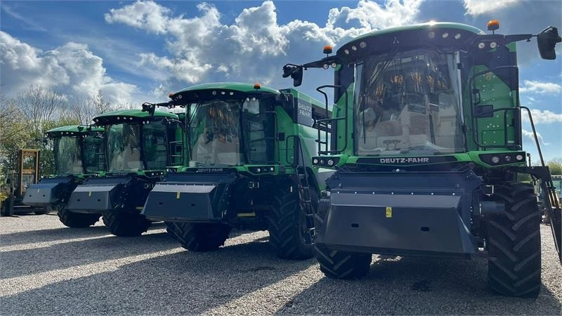 Deutz-fahr C7206 With 24feed - 7.2m header. New and unused Co - 联合收割机:图1 Deutz-fahr C7206 With 24feed - 7.2m header. New and unused Co - 联合收割机:图1
