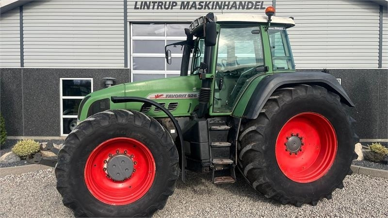 Fendt 926 Favorit Vario Med frontlift - 拖拉机:图1 Fendt 926 Favorit Vario Med frontlift - 拖拉机:图1