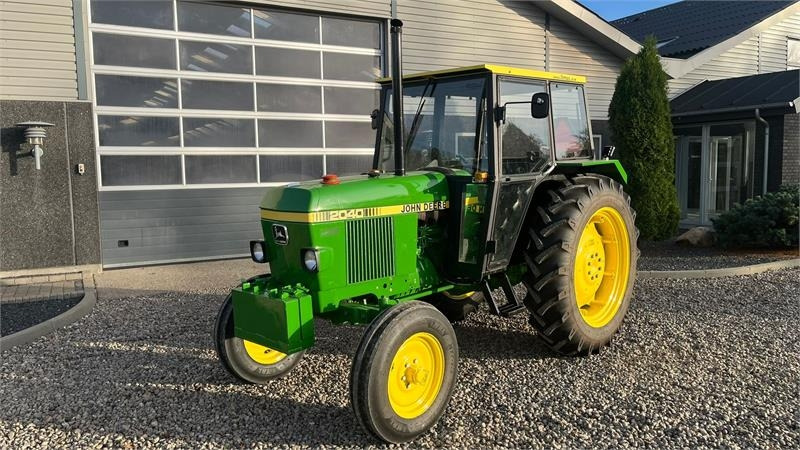 John Deere 2040 Med nye dæk hele vejen rundt - 拖拉机:图2 John Deere 2040 Med nye dæk hele vejen rundt - 拖拉机:图2