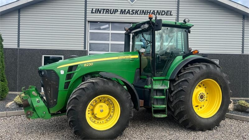 John Deere 8230 Med frontlift - 拖拉机:图1 John Deere 8230 Med frontlift - 拖拉机:图1