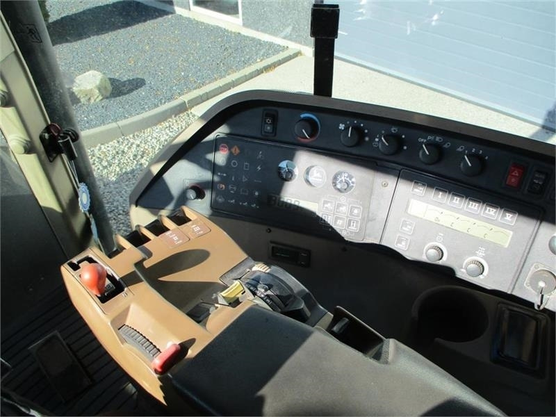 John Deere 8300 Pæn regulær traktor med rigtig gode dæk på. - 拖拉机:图5 John Deere 8300 Pæn regulær traktor med rigtig gode dæk på. - 拖拉机:图5