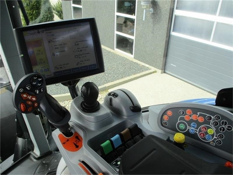 New Holland T7.230 AutoCommand, meget velholdt traktor - 拖拉机:图4 New Holland T7.230 AutoCommand, meget velholdt traktor - 拖拉机:图4