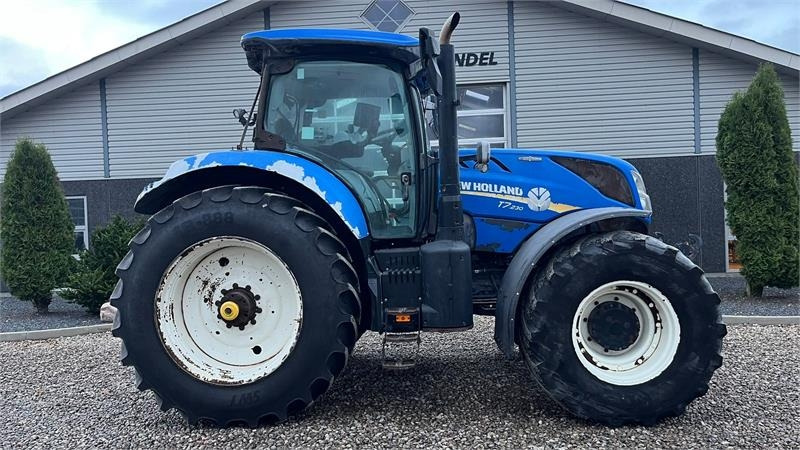 New Holland T7.230 Autocommand med frontlift og nye bagdæk er - 拖拉机:图2 New Holland T7.230 Autocommand med frontlift og nye bagdæk er - 拖拉机:图2