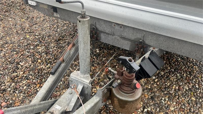 Selandia Maskintrailer med vip og rampe med hydrau - 栏板式/ 平板拖车:图4 Selandia Maskintrailer med vip og rampe med hydrau - 栏板式/ 平板拖车:图4