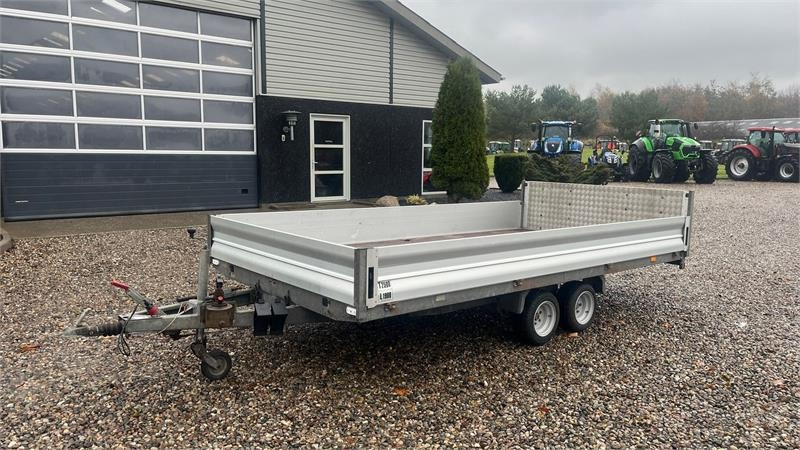 Selandia Maskintrailer med vip og rampe med hydrau - 栏板式/ 平板拖车:图2 Selandia Maskintrailer med vip og rampe med hydrau - 栏板式/ 平板拖车:图2