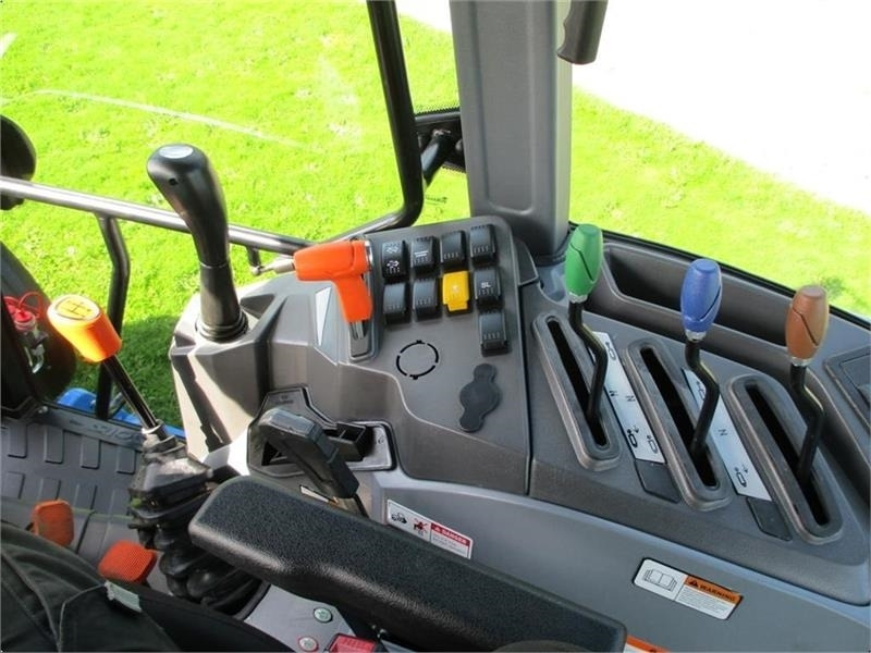 拖拉机 Solis 60 Med Lukket kabine, klima anlæg og vendegear på.：图6