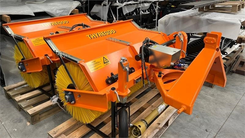 Thyregod TK 1600 PTO, med hydraulisk sving. - 扫地机:图1 Thyregod TK 1600 PTO, med hydraulisk sving. - 扫地机:图1