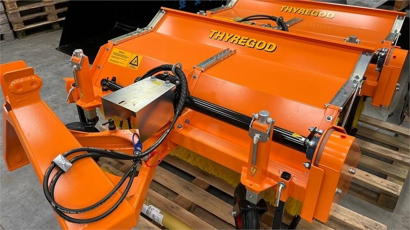 Thyregod TK 1600 PTO, med hydraulisk sving. - 扫地机:图1 Thyregod TK 1600 PTO, med hydraulisk sving. - 扫地机:图1