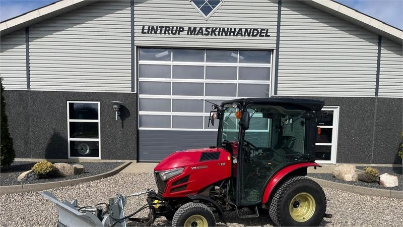Yanmar YT 235H 4WD Snow Edition med sneplov og spreder - 拖拉机:图1 Yanmar YT 235H 4WD Snow Edition med sneplov og spreder - 拖拉机:图1