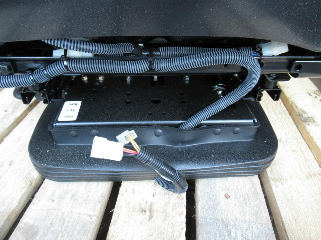 CNH 737328993 - - 座椅 适用于 建筑机械:图3 CNH 737328993 - - 座椅 适用于 建筑机械:图3