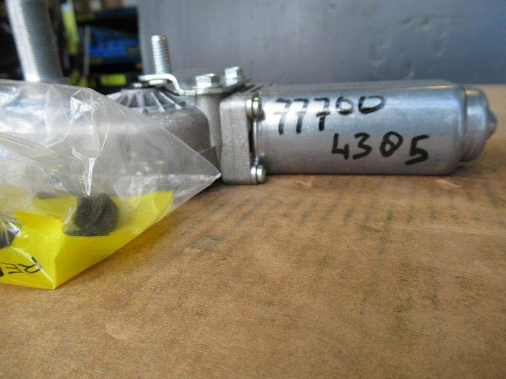 Caterpillar 3305013 - 雨刮器 适用于 建筑机械:图2 Caterpillar 3305013 - 雨刮器 适用于 建筑机械:图2