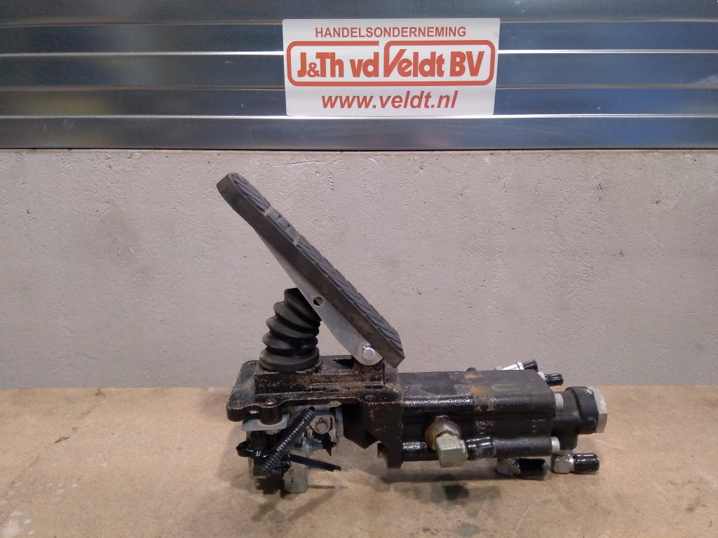 Hitachi ZX140W-3 - - 踏板 适用于 建筑机械:图1 Hitachi ZX140W-3 - - 踏板 适用于 建筑机械:图1