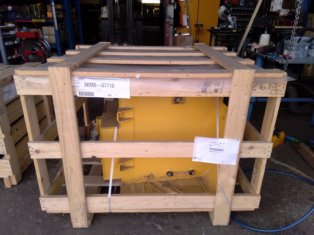 New Holland 3KM9-07710 - 燃料箱 适用于 建筑机械:图2 New Holland 3KM9-07710 - 燃料箱 适用于 建筑机械:图2