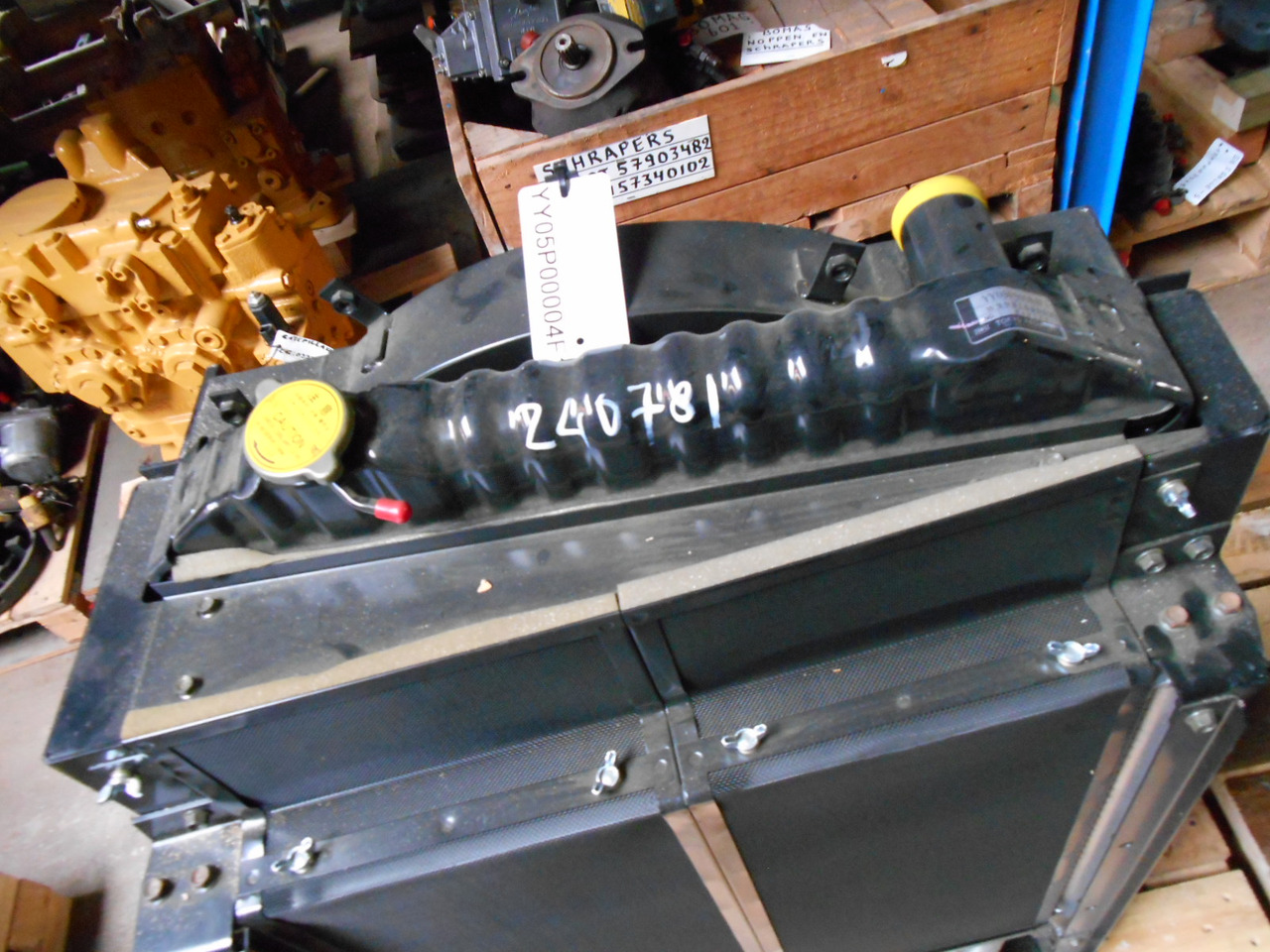 New Holland YY05P00004F1 - SK135SR ED150 SK115SRDZ SK135SRL-1E SK135SRLC - 散热器 适用于 建筑机械:图2 New Holland YY05P00004F1 - SK135SR ED150 SK115SRDZ SK135SRL-1E SK135SRLC - 散热器 适用于 建筑机械:图2