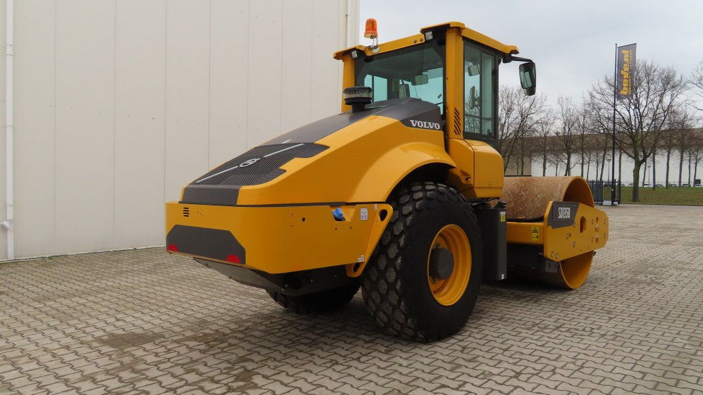 Volvo SD 135 B - 压实机:图2 Volvo SD 135 B - 压实机:图2