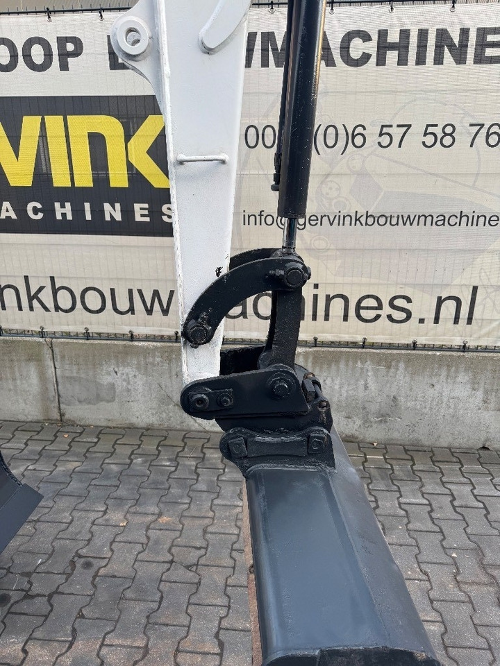 Bobcat E25 - 小型挖掘机:图4 Bobcat E25 - 小型挖掘机:图4