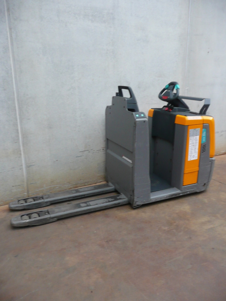Jungheinrich ECE 220 1250x540mm - 拣选车:图2 Jungheinrich ECE 220 1250x540mm - 拣选车:图2