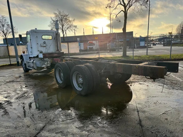 Freightliner 3 AXLE RIGID 6x4 chassis cabine - 驾驶室底盘卡车:图3 Freightliner 3 AXLE RIGID 6x4 chassis cabine - 驾驶室底盘卡车:图3