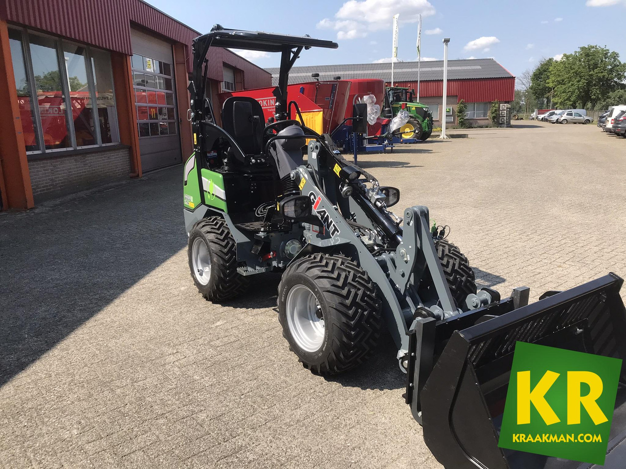 G2200E Giant - 紧凑型装载机:图2 G2200E Giant - 紧凑型装载机:图2