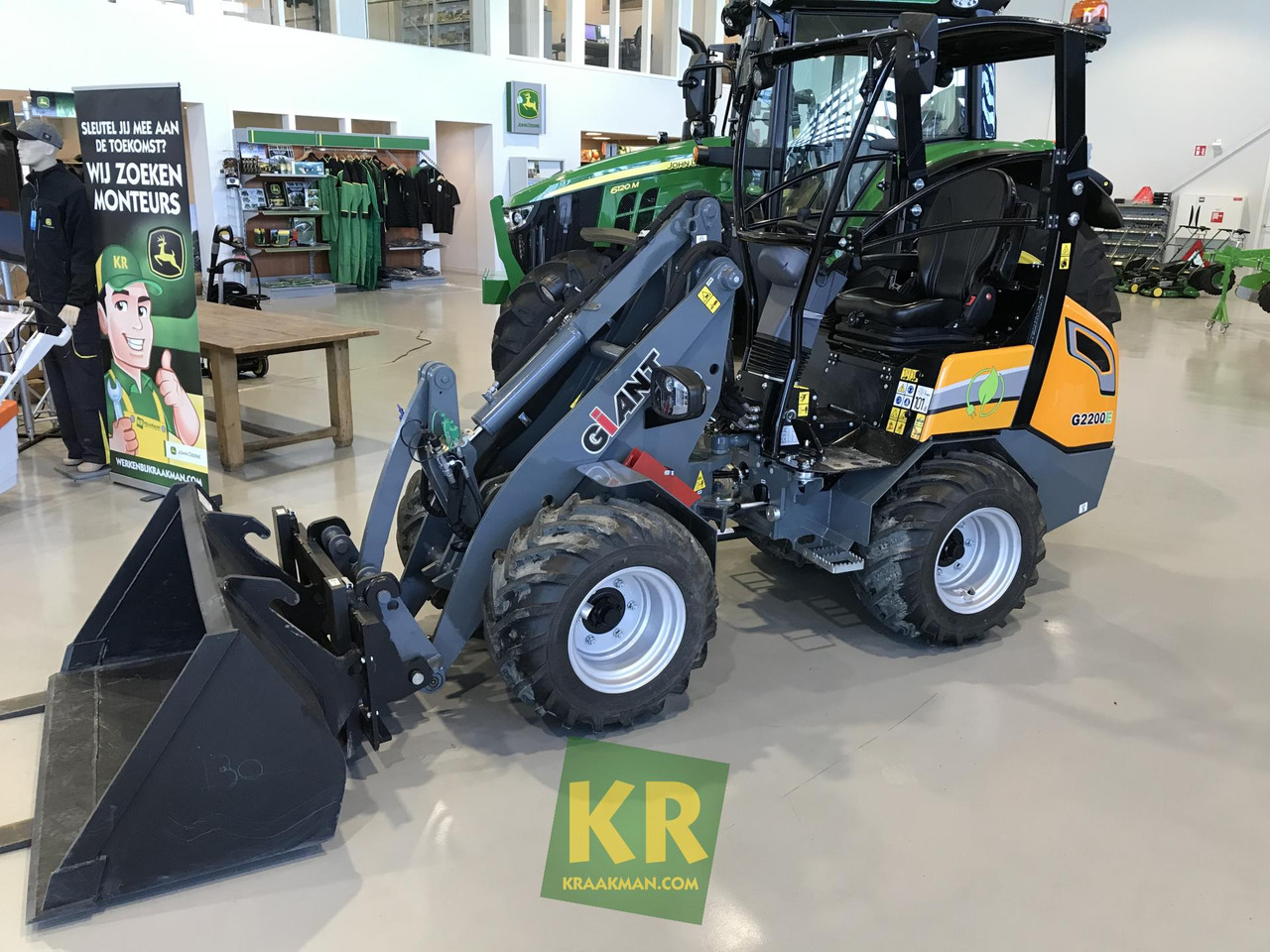 Giant G2200E - 紧凑型装载机:图1 Giant G2200E - 紧凑型装载机:图1