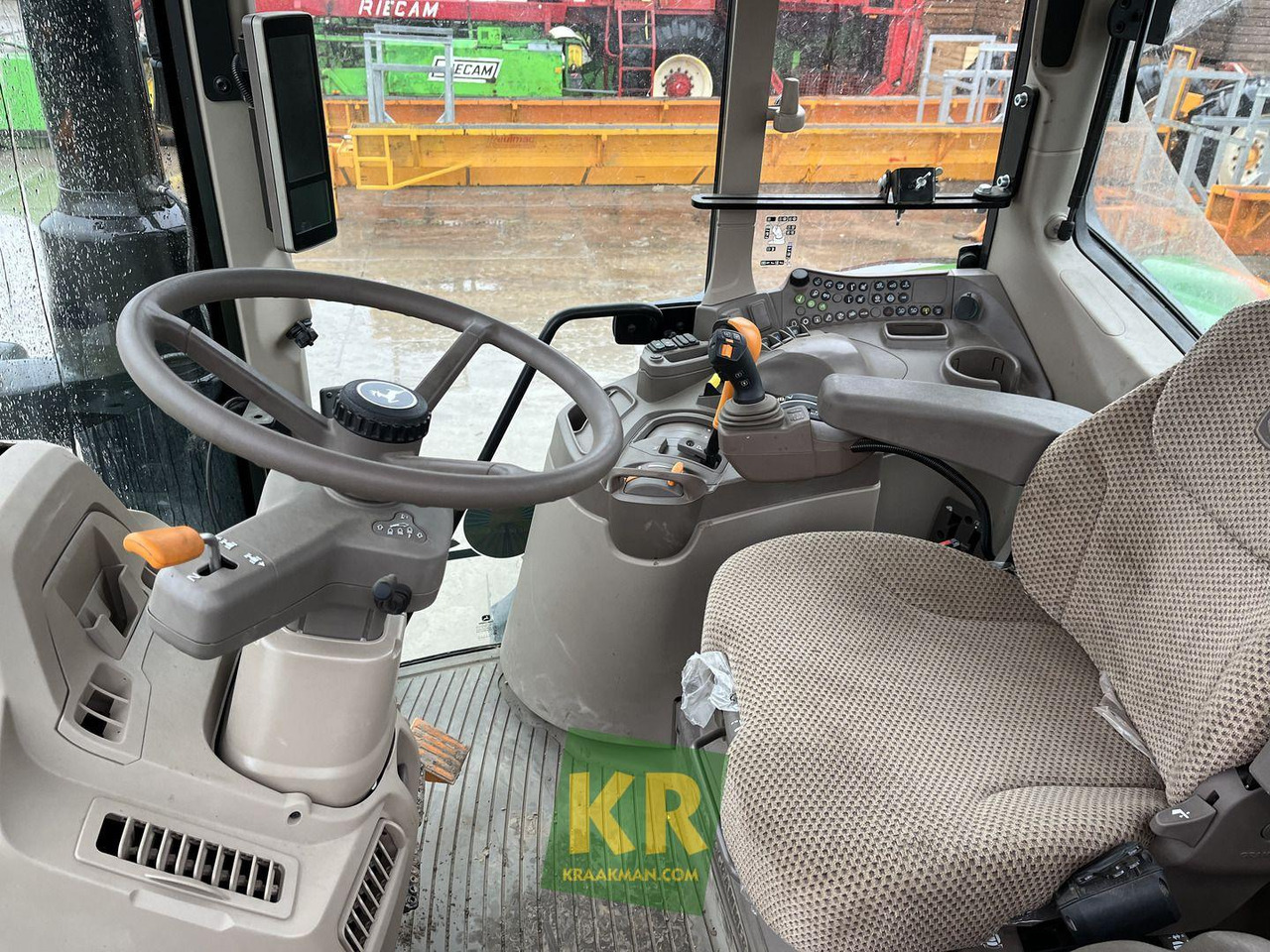 John Deere 6120M - 拖拉机:图3 John Deere 6120M - 拖拉机:图3