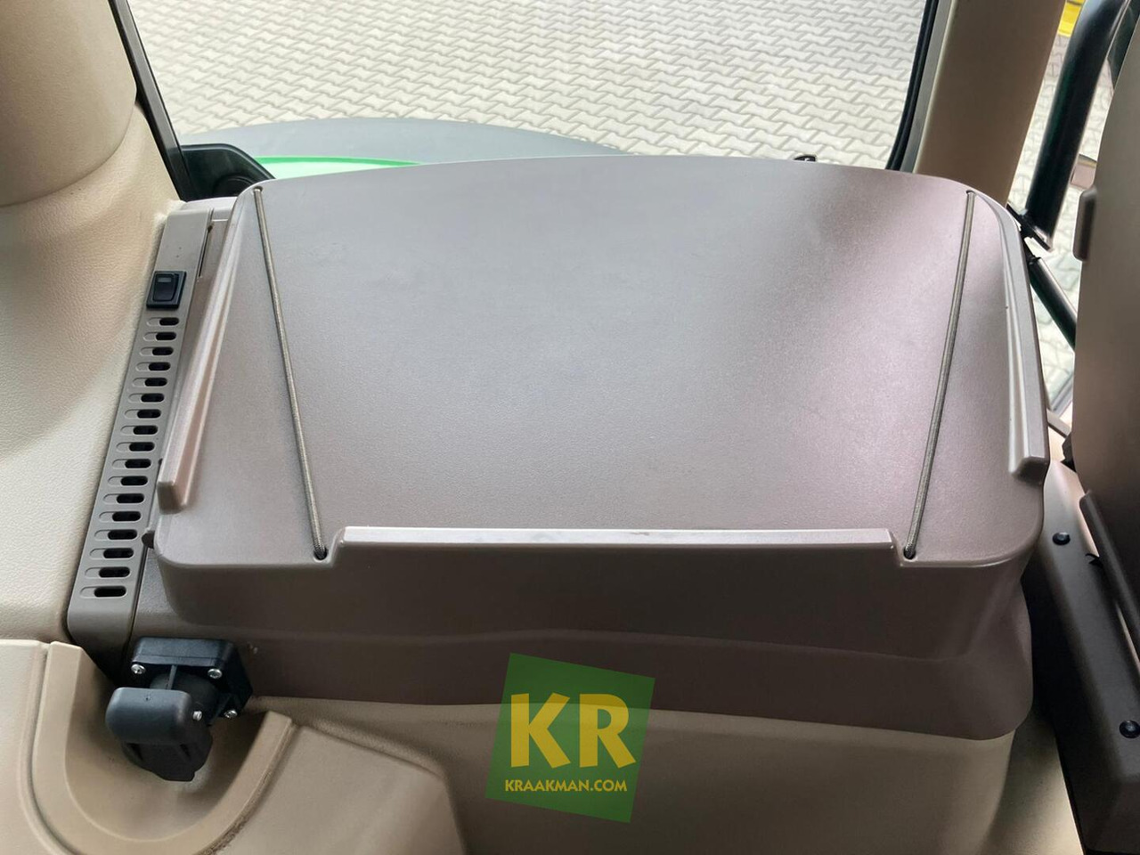 John Deere 6R 155 - 拖拉机:图4 John Deere 6R 155 - 拖拉机:图4