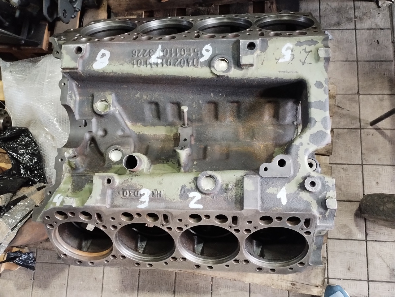 BLOK SILNIKA Mercedes OM 402 V8 - 汽缸体 适用于 卡车:图2 BLOK SILNIKA Mercedes OM 402 V8 - 汽缸体 适用于 卡车:图2