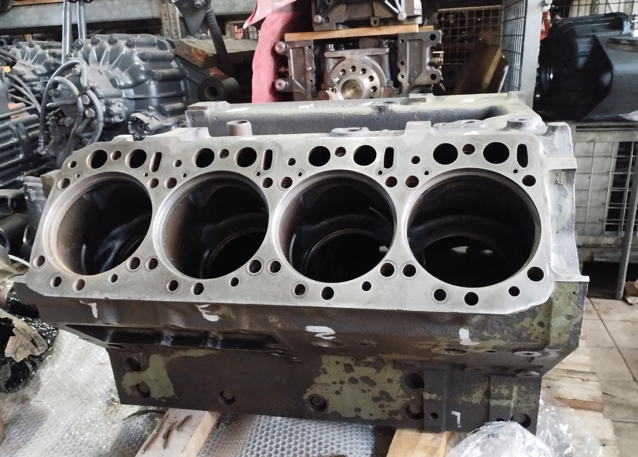 BLOK SILNIKA Mercedes OM 402 V8 - 汽缸体 适用于 卡车:图1 BLOK SILNIKA Mercedes OM 402 V8 - 汽缸体 适用于 卡车:图1
