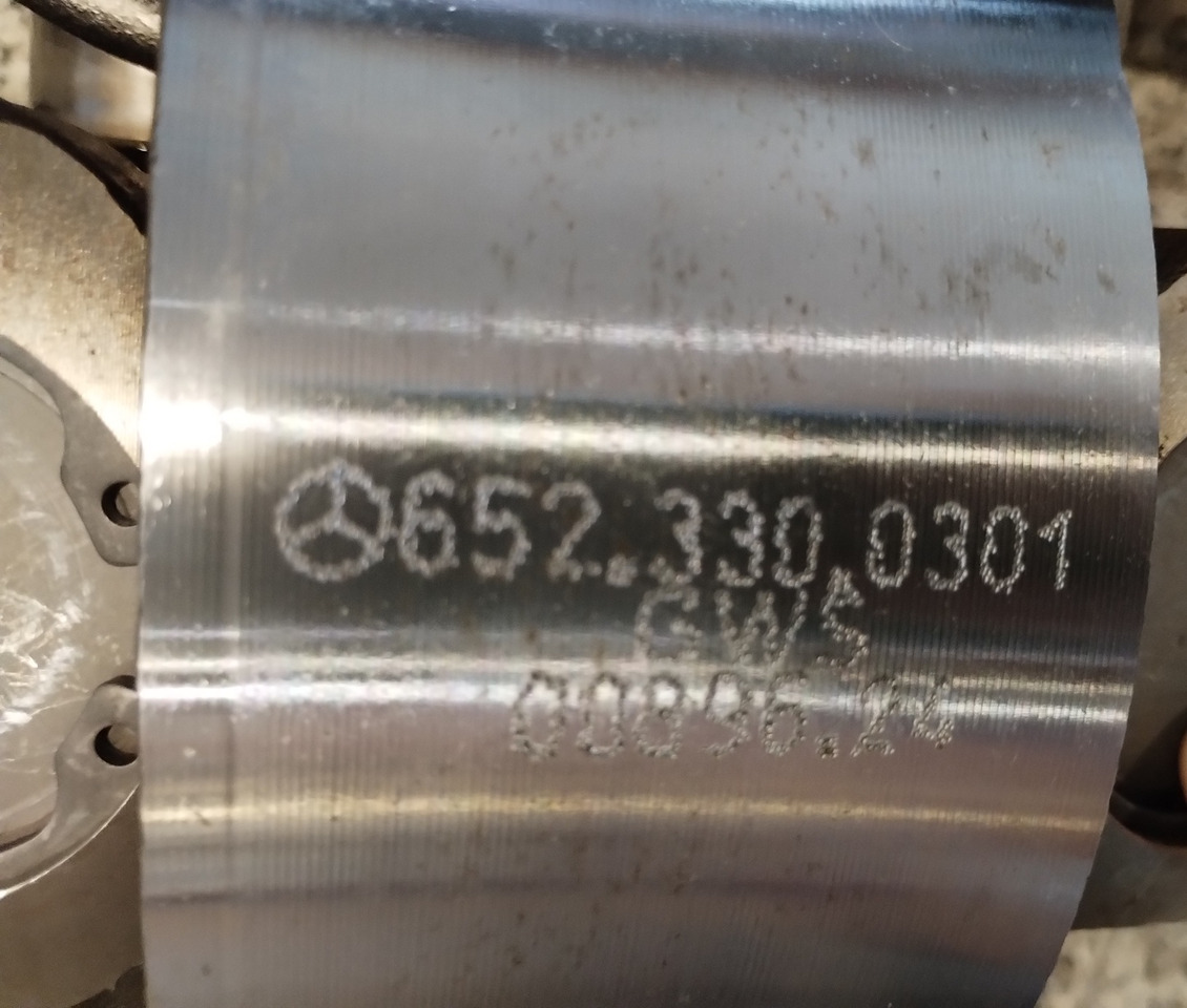 MERCEDES-BENZ PÓŁOŚ NAPĘDOWA DRIVE SHAFT 1824 1827 SK AL3 4x4 6523300301 - 轴及其零件:图2 MERCEDES-BENZ PÓŁOŚ NAPĘDOWA DRIVE SHAFT 1824 1827 SK AL3 4x4 6523300301 - 轴及其零件:图2