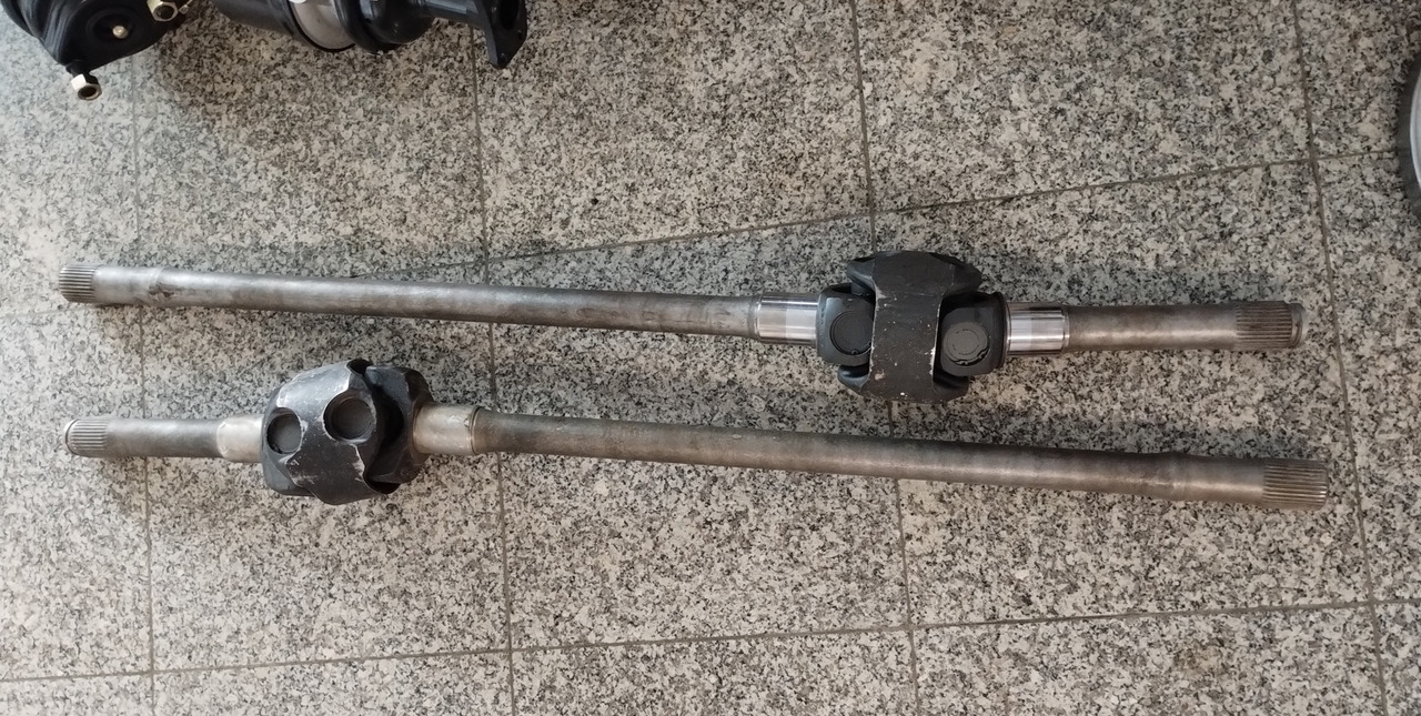 MERCEDES-BENZ PÓŁOŚ NAPEDOWA DRIVE SHAFT ACTROS SK 4X4 6X6 8X6 8X8 6253305001 6253302201 3463309601 - 轴及其零件:图1 MERCEDES-BENZ PÓŁOŚ NAPEDOWA DRIVE SHAFT ACTROS SK 4X4 6X6 8X6 8X8 6253305001 6253302201 3463309601 - 轴及其零件:图1