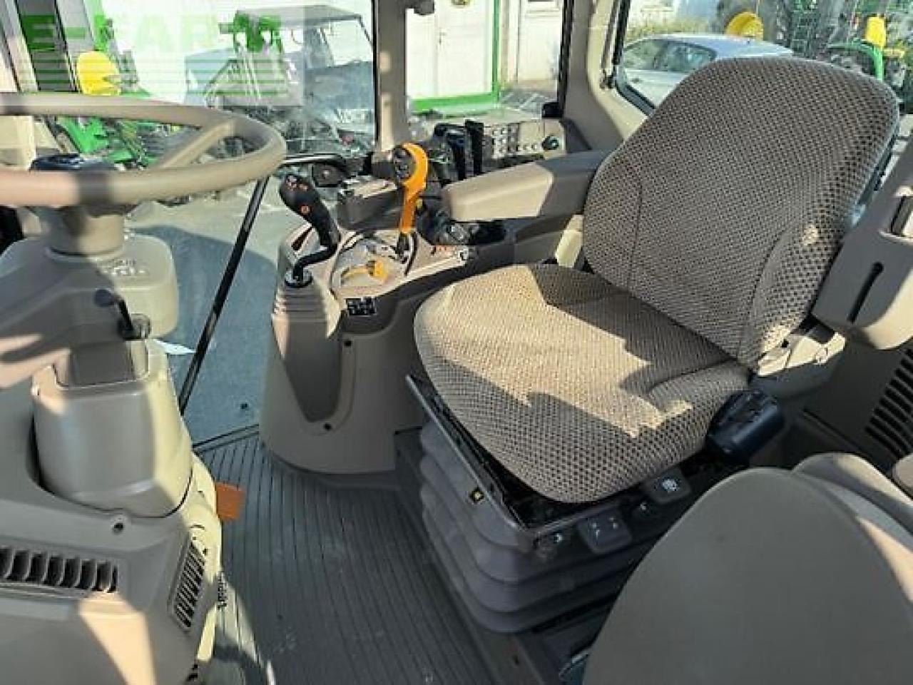 拖拉机 John Deere 6100m:图8 拖拉机 John Deere 6100m:图8