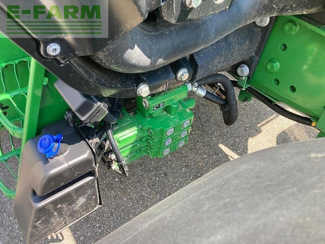 拖拉机 John Deere 6100m:图6 拖拉机 John Deere 6100m:图6