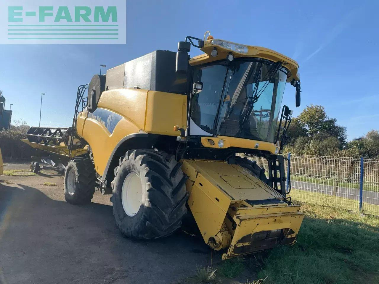 New Holland cr 9070 - 联合收割机:图2 New Holland cr 9070 - 联合收割机:图2