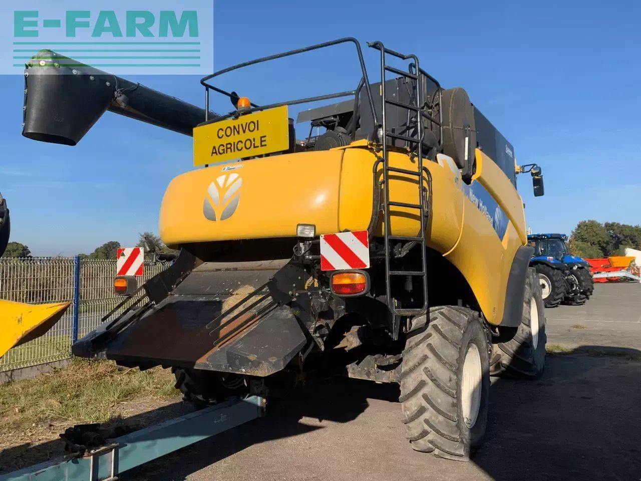 New Holland cr 9070 - 联合收割机:图3 New Holland cr 9070 - 联合收割机:图3